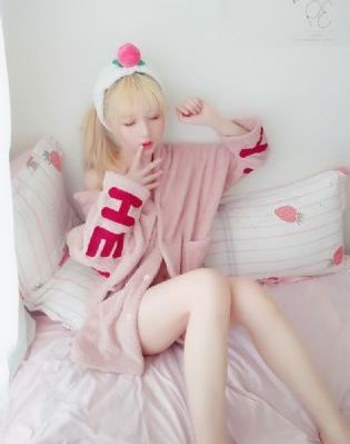 变成黑皮肤女孩和朋友在一起_4K电影免费在线